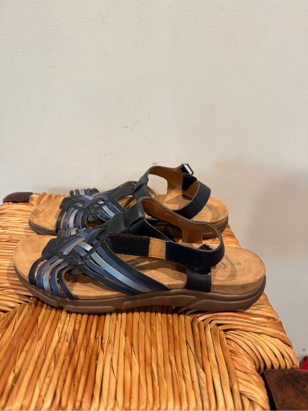 Easy Spirit Navy and Brown Strappy Comfort Sandals size 7.5